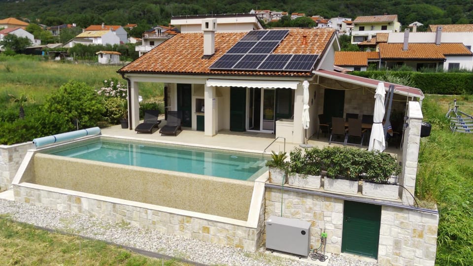 Property building, Swimming pool
