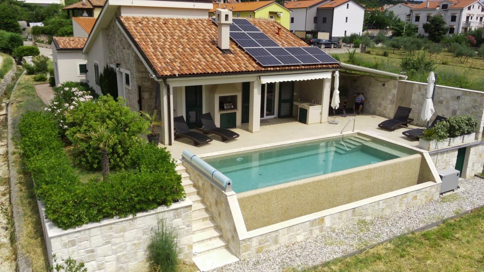 Property building, Swimming pool