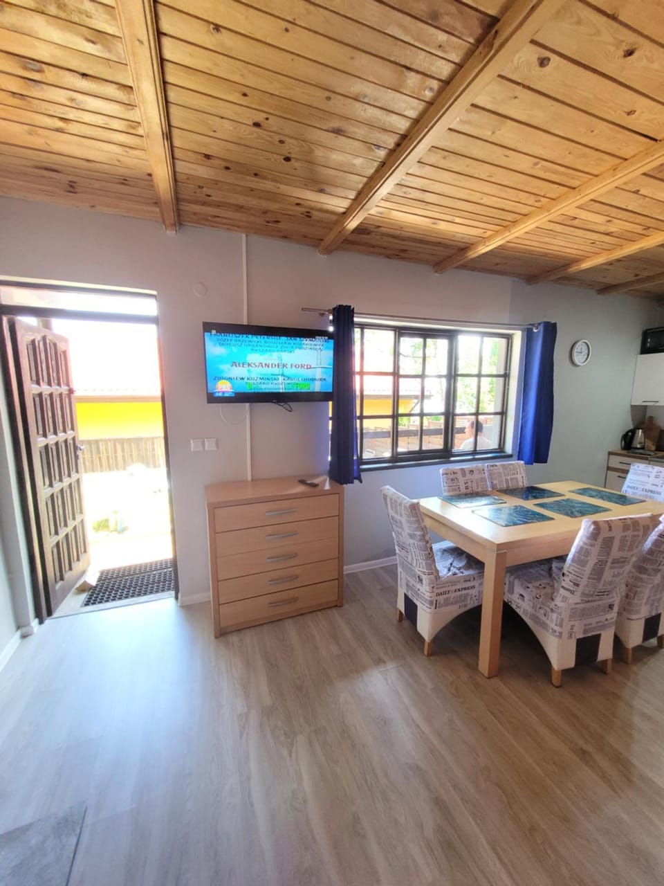 TV and multimedia, Dining area