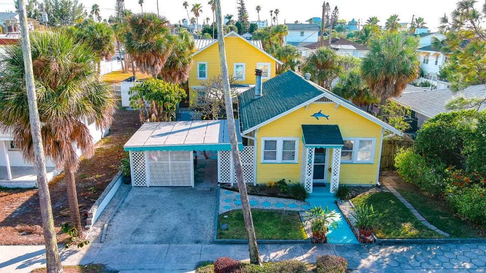 Property building, Bird's eye view, Street view
