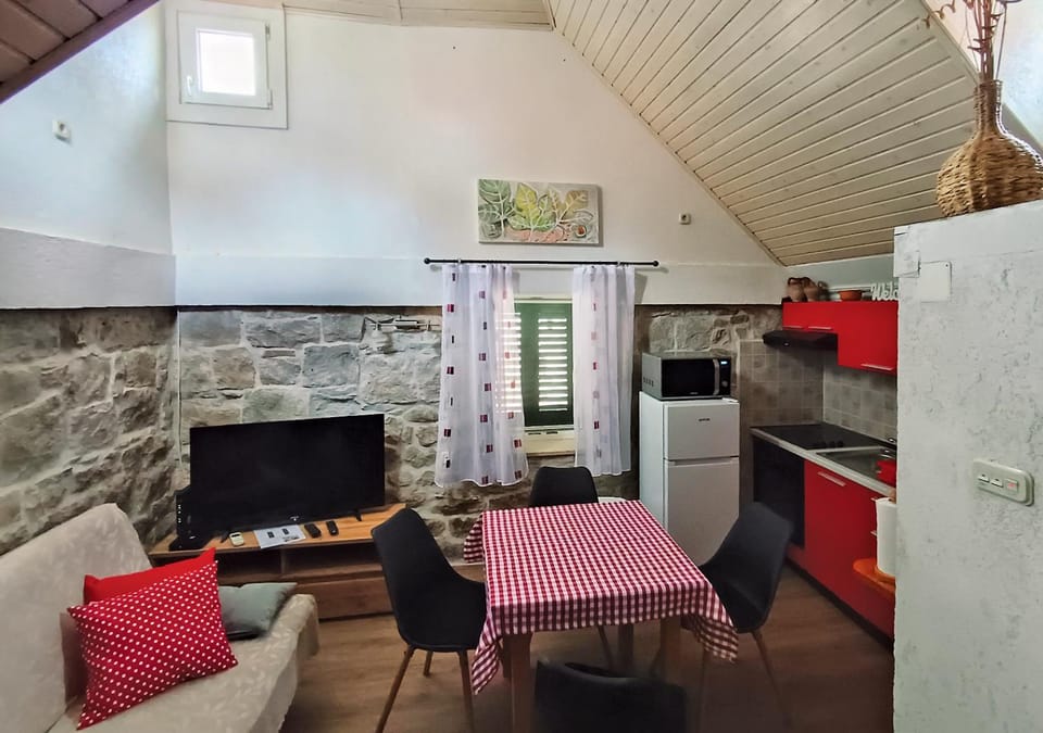 TV and multimedia, Coffee/tea facilities, Living room, microwave, toaster, kitchen