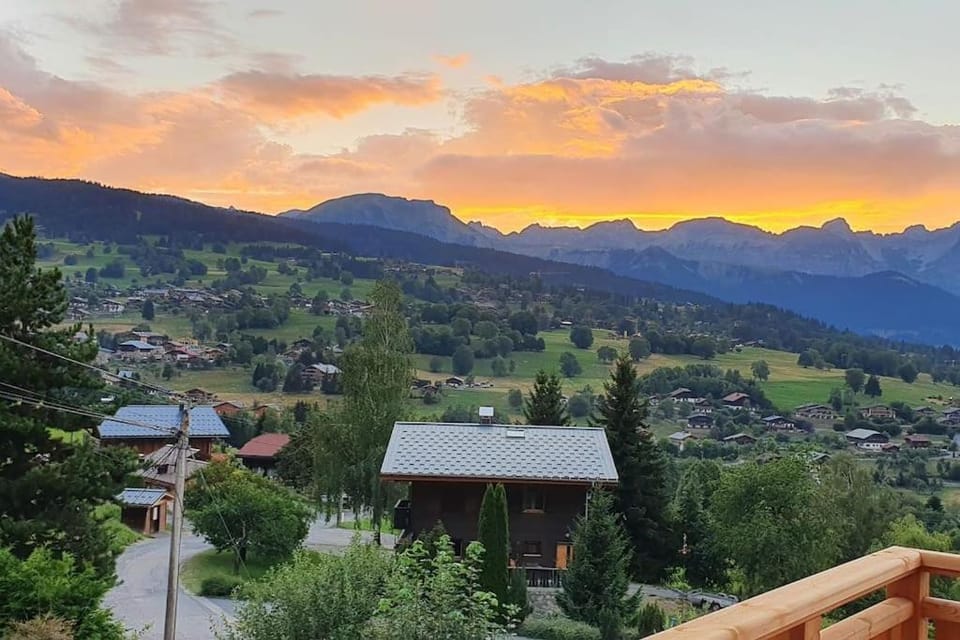Magnifique Chalet neuf 8 pers, 800 m télécabine Princesse Megeve Cabin in Combloux