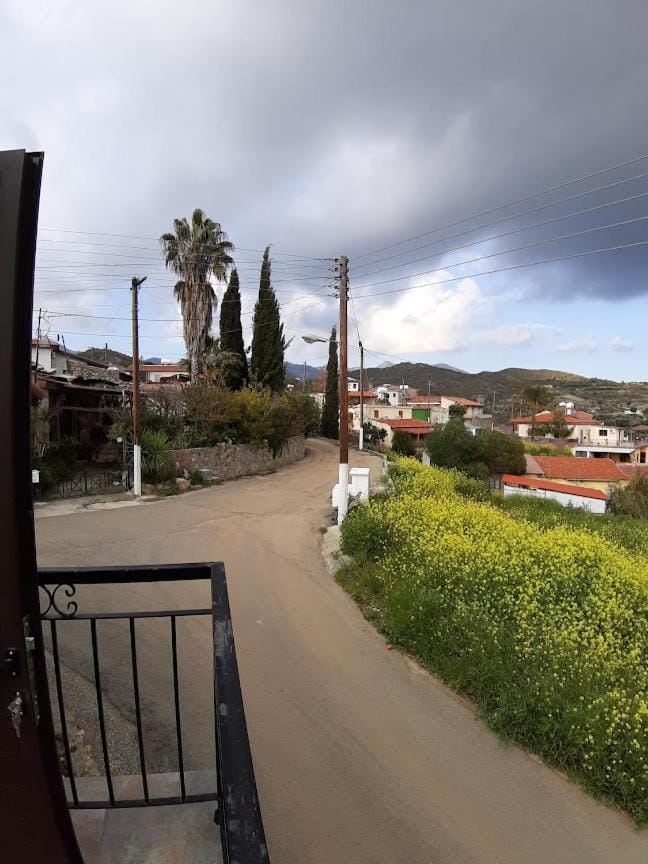Day, Neighbourhood, Natural landscape, Mountain view, Street view