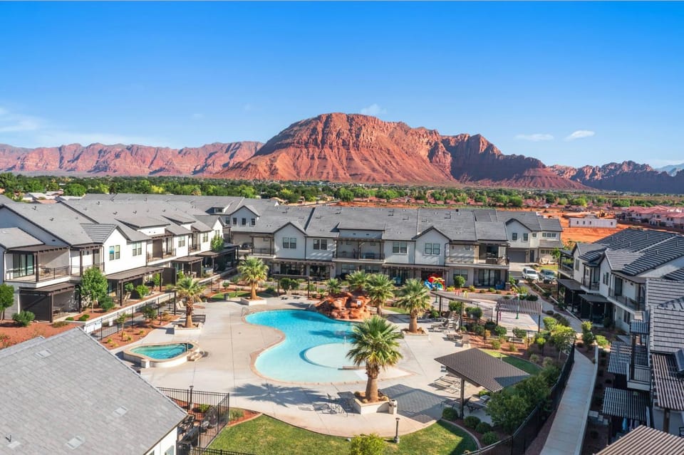 Red Mountain Retreat at Ocotillo Springs Resort 43 BRAND NEW HOME, Private Pool, & Hot Tub House in Santa Clara