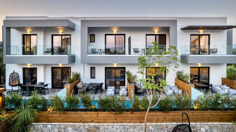 Property building, Inner courtyard view, Internal: Not applicable to any particular room