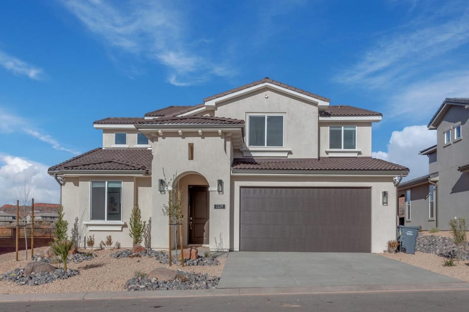 Paseos 1129 Foosball Table, BBQ Grill, Xbox S, Community Trailer Parking & Pickleball Courts! House in Washington