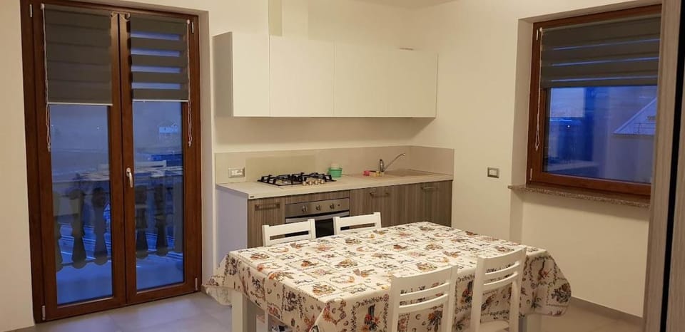 Balcony/Terrace, Kitchen or kitchenette, Dining area, pet friendly, stove
