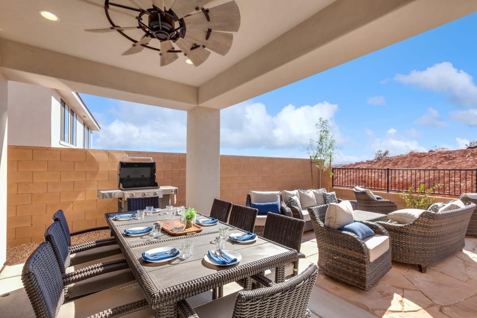 Paseos 1213 Brand New Home, Private Hot Tub, BBQ Grill, Ping Pong, Air Hockey, and More! House in Washington