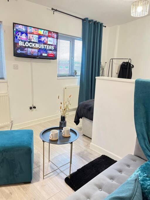 New Studio Apt Central》Private》 Free Parking》WiFi Apartment in Manchester