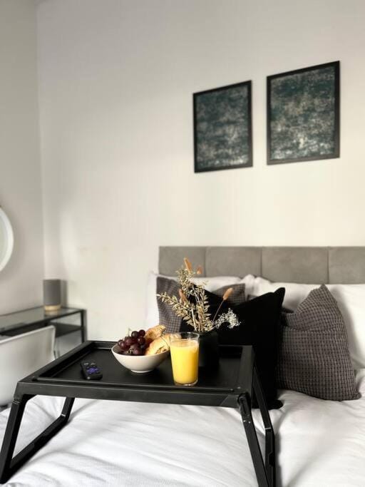 New Studio Apt Central》Private》 Free Parking》WiFi Apartment in Manchester