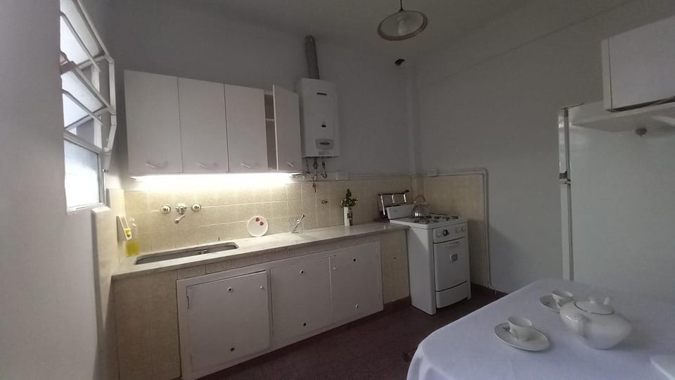 Coffee/tea facilities, Kitchen or kitchenette, Photo of the whole room, minibar, pet friendly, kitchen