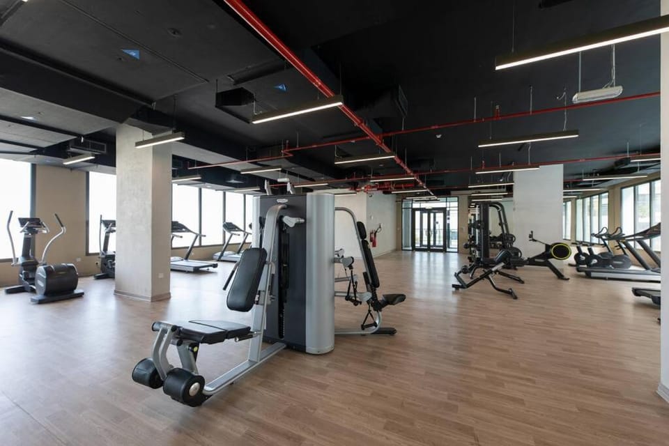 Chic and Modern 1BR, Near Golf Course with Pool and Gym Apartment in Dubai