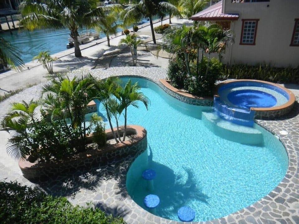 Casa de Amigos, Island Townhome Apartment in Placencia