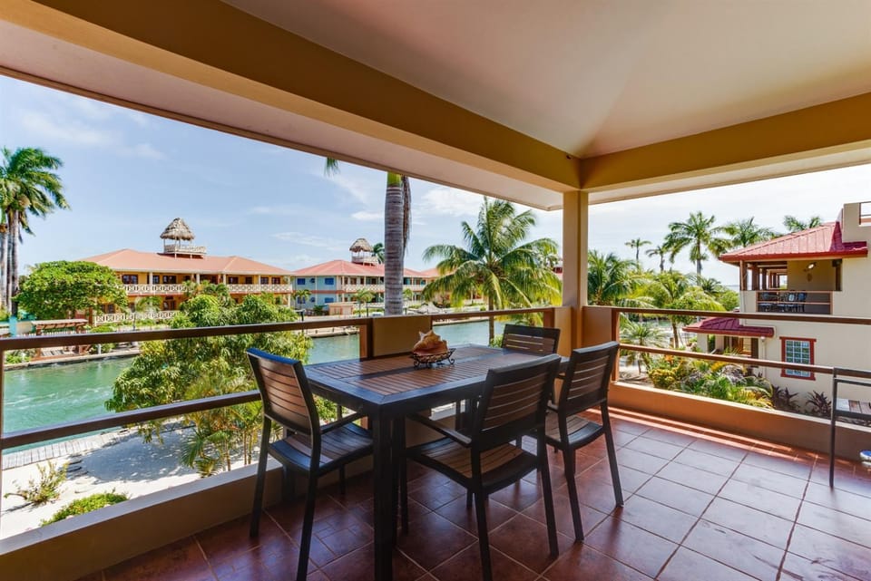 Casa de Amigos, Island Townhome Apartment in Placencia