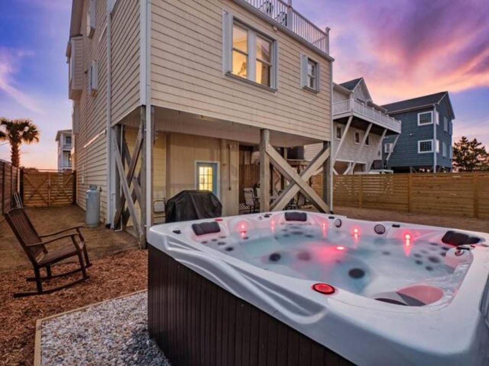 Property building, Hot Tub, sunbed