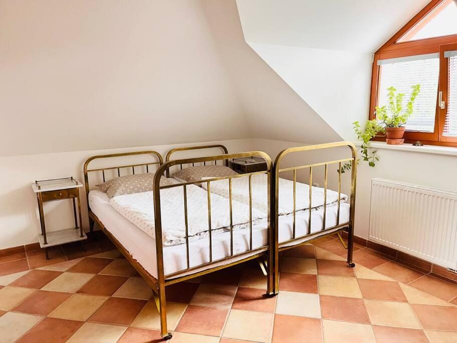 Bed, Bedroom, internet
