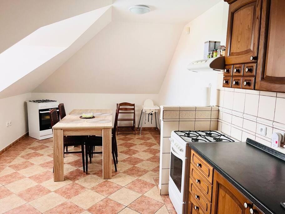 Kitchen or kitchenette, Dining area, dishwasher, pet friendly, stove