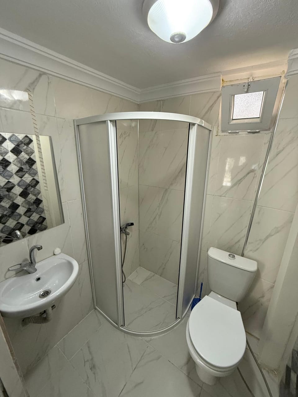 Shower, Toilet, Bathroom, bidet, towels