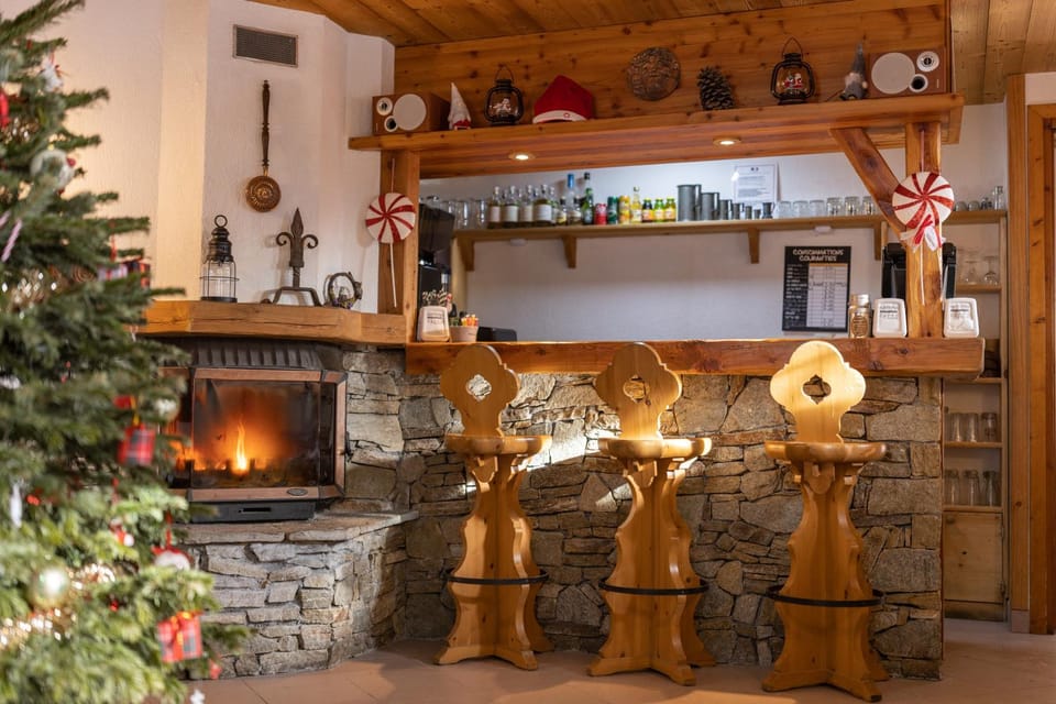 Restaurant/places to eat, Lounge or bar