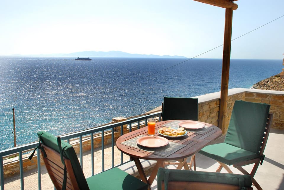 Natural landscape, Balcony/Terrace, Seating area, Dining area, Sea view