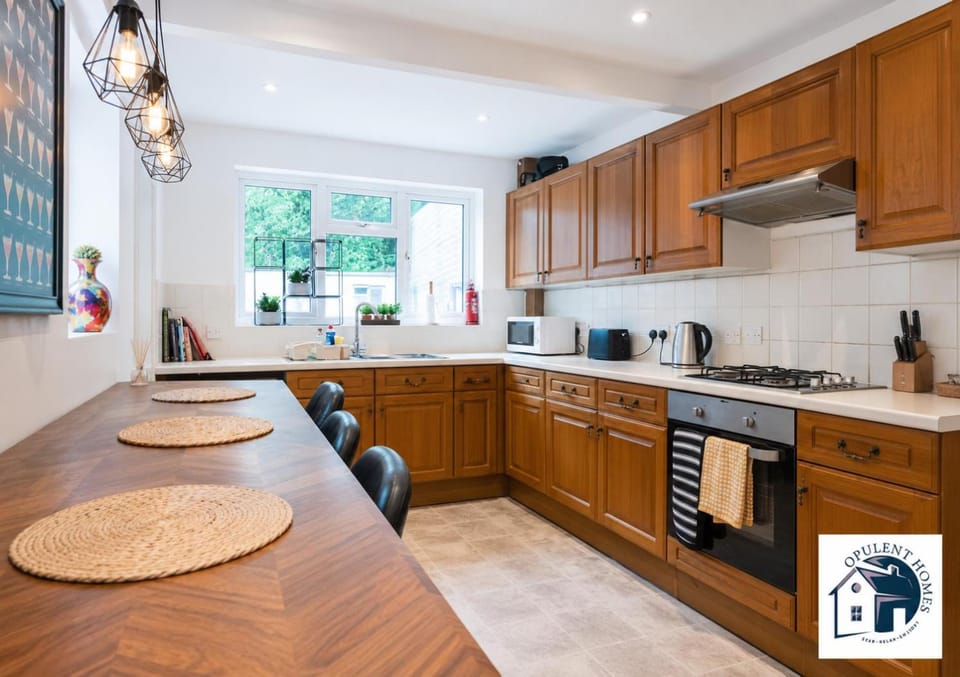 Kitchen or kitchenette, Dining area, dishwasher, stove, toaster