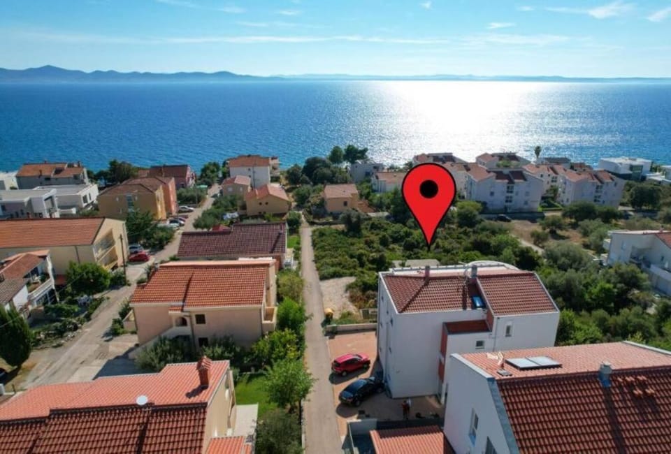 Property building, Neighbourhood, Natural landscape, Bird's eye view, Sea view, Street view, Location