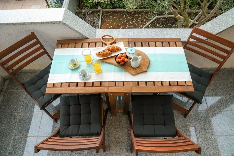 Day, Seating area, Food, Breakfast, Dinner, Drinks