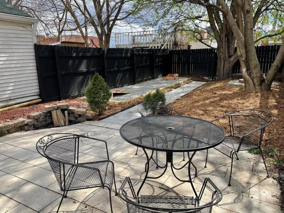 Private Home-Backyard-Parking Near Nulu Downtown House in Jefferson County