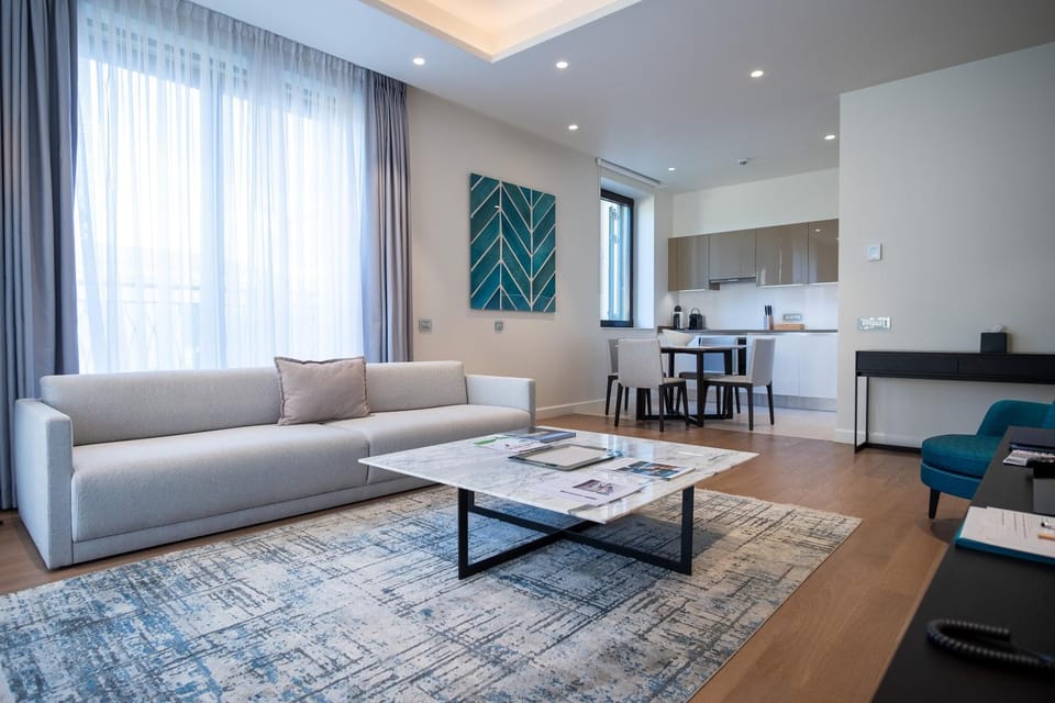 Kitchen or kitchenette, Living room, Seating area, Dining area