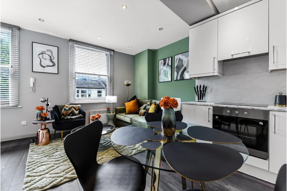 Kitchen or kitchenette, Living room, Seating area, Dining area, pet friendly, stove