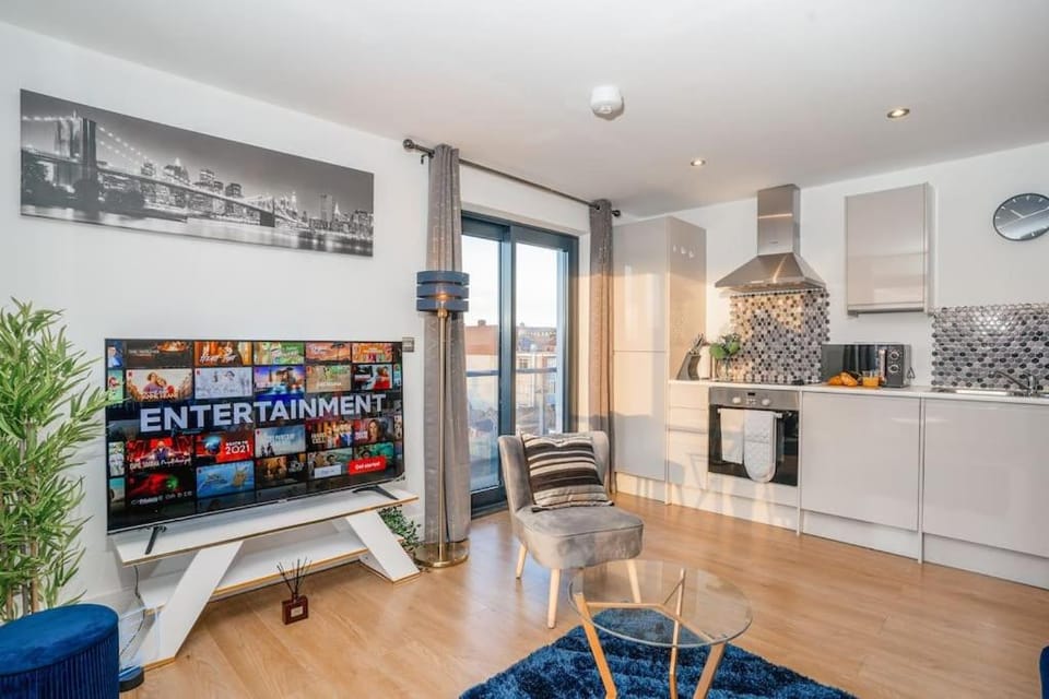Kitchen or kitchenette, Living room, Seating area, Dining area, minibar, pet friendly