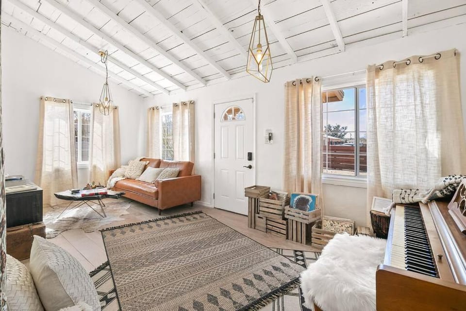 The Desert Nomad Retreat in Joshua Tree Village House in Joshua Tree