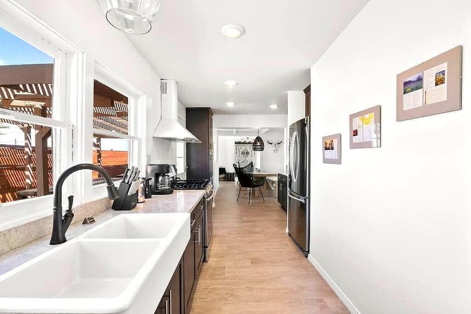 Joshua Tree 4BR with Hot Tub by Colby and Conrad House in Joshua Tree