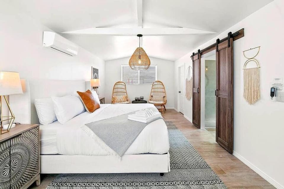 Joshua Tree 4BR with Hot Tub by Colby and Conrad House in Joshua Tree