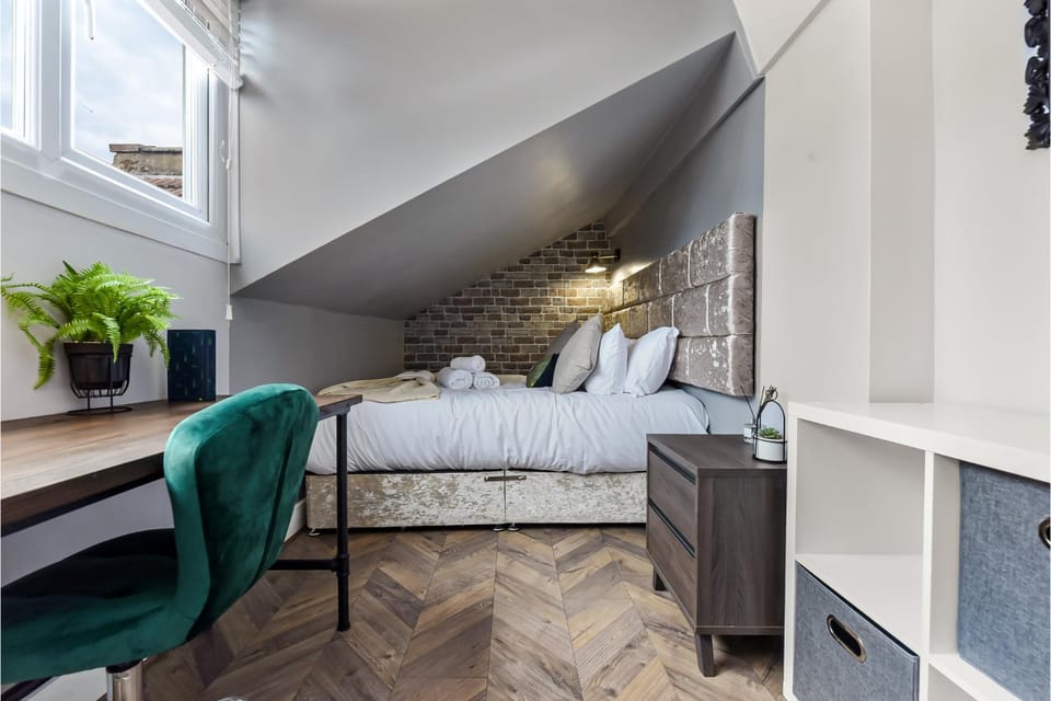 Bed, Photo of the whole room, Bedroom