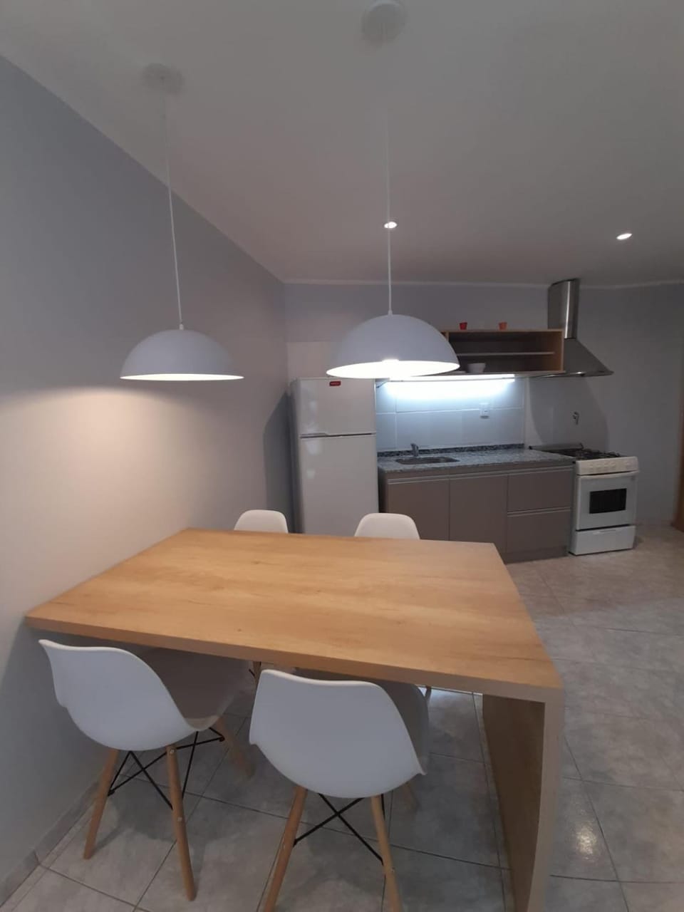 Kitchen or kitchenette, Dining area, minibar, pet friendly