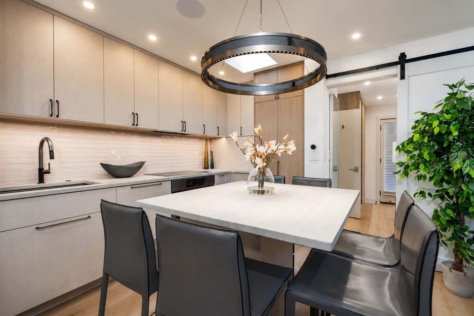 2 BR 3BA Condo - AC, Heated Pool, Walk to Town House in Aspen