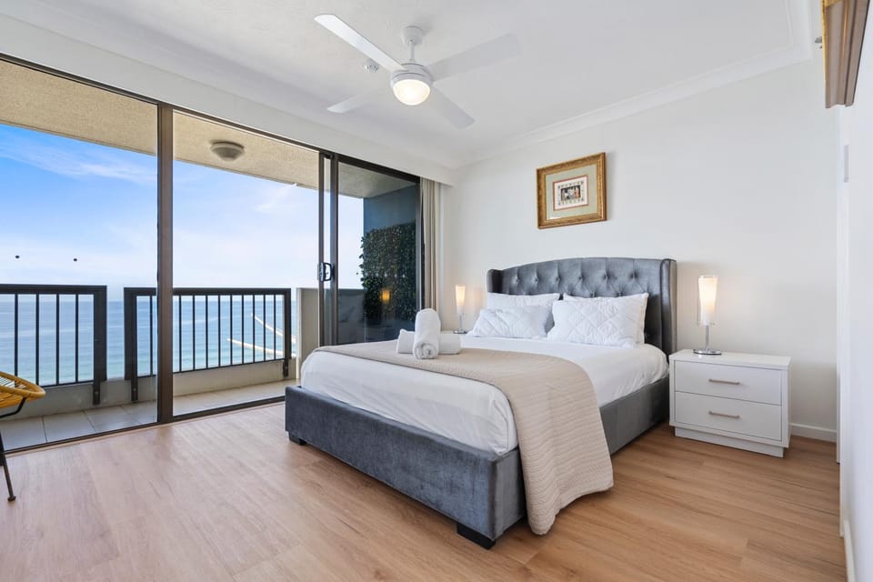 Bed, View (from property/room), Balcony/Terrace, Photo of the whole room, Bedroom, Sea view, fireplace