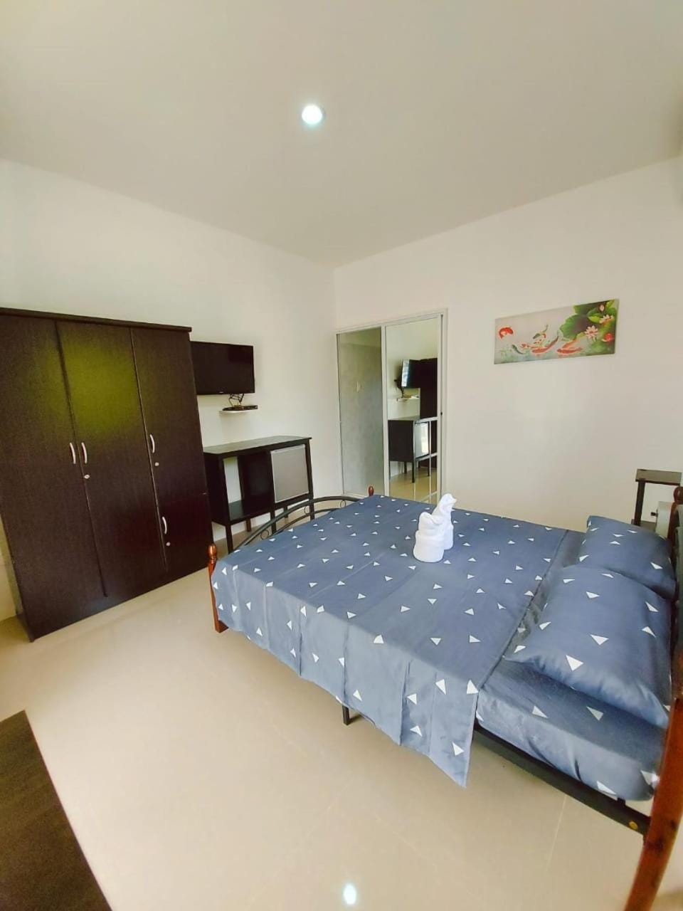 Bed, TV and multimedia, Photo of the whole room, Bedroom, wardrobe