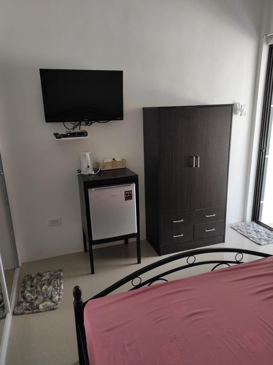 TV and multimedia, Photo of the whole room, Bedroom, wardrobe
