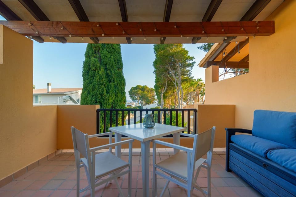 Day, View (from property/room), Balcony/Terrace, Dining area, Garden view