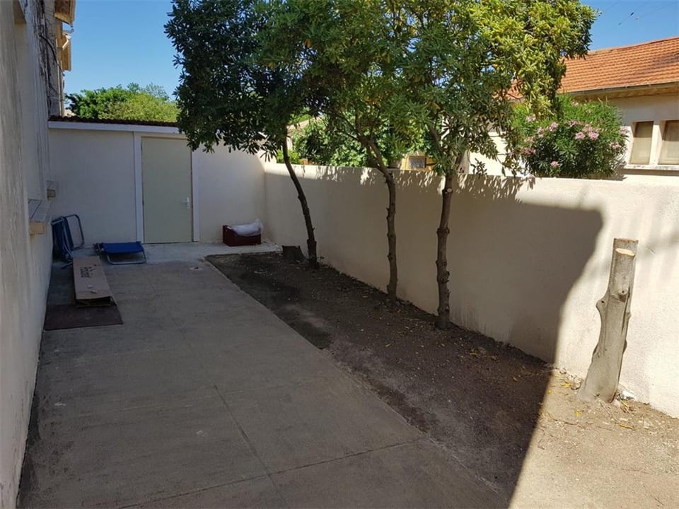Bel Appartement Cœur de Ville, 6 Pers, Terrasse, Clim, Parking, à 400m de la Plage - FR-1-701-7 Apartment in Occitanie