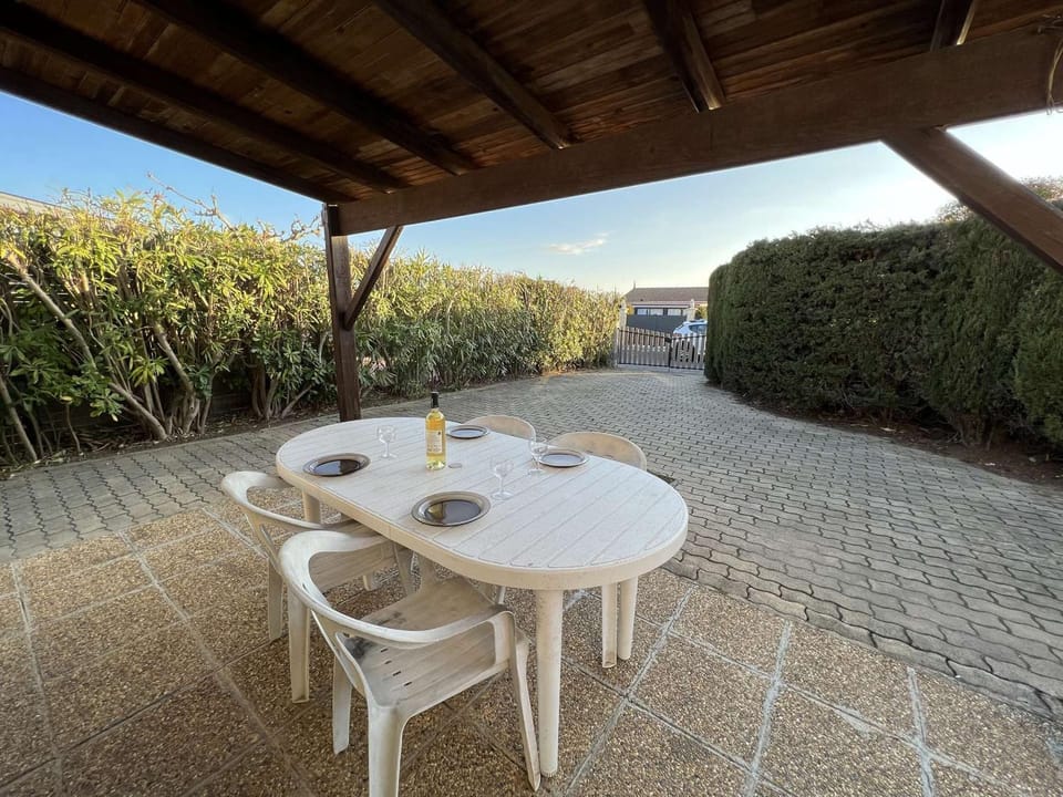 Maison avec Cour, Piscine Sécurisée, Climatisation, 3 Chambres, Proche Plage, 8 Personnes - FR-1-701-33 House in Occitanie