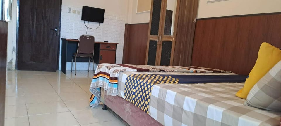 Bed, Living room, Bedroom