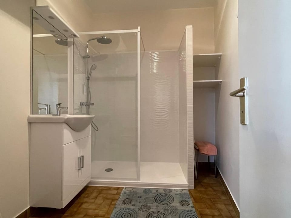 Spacieux studio centre-ville, animaux acceptés - FR-1-555-79 Apartment in Aix-les-Bains