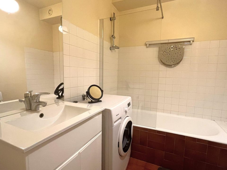 T1 Bis 35m² avec Terrasse Exposée Sud/Est et Parking Privé - FR-1-555-80 Apartment in Aix-les-Bains