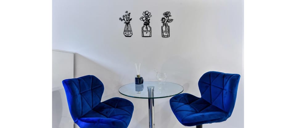 Living room, Decorative detail, Seating area, Dining area