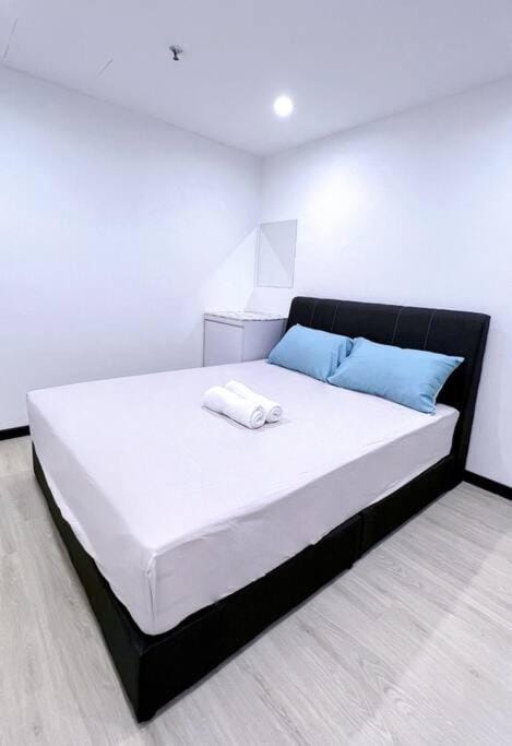 Sunrise@Gurney Spacious 2BR Duplex Apartment in George Town