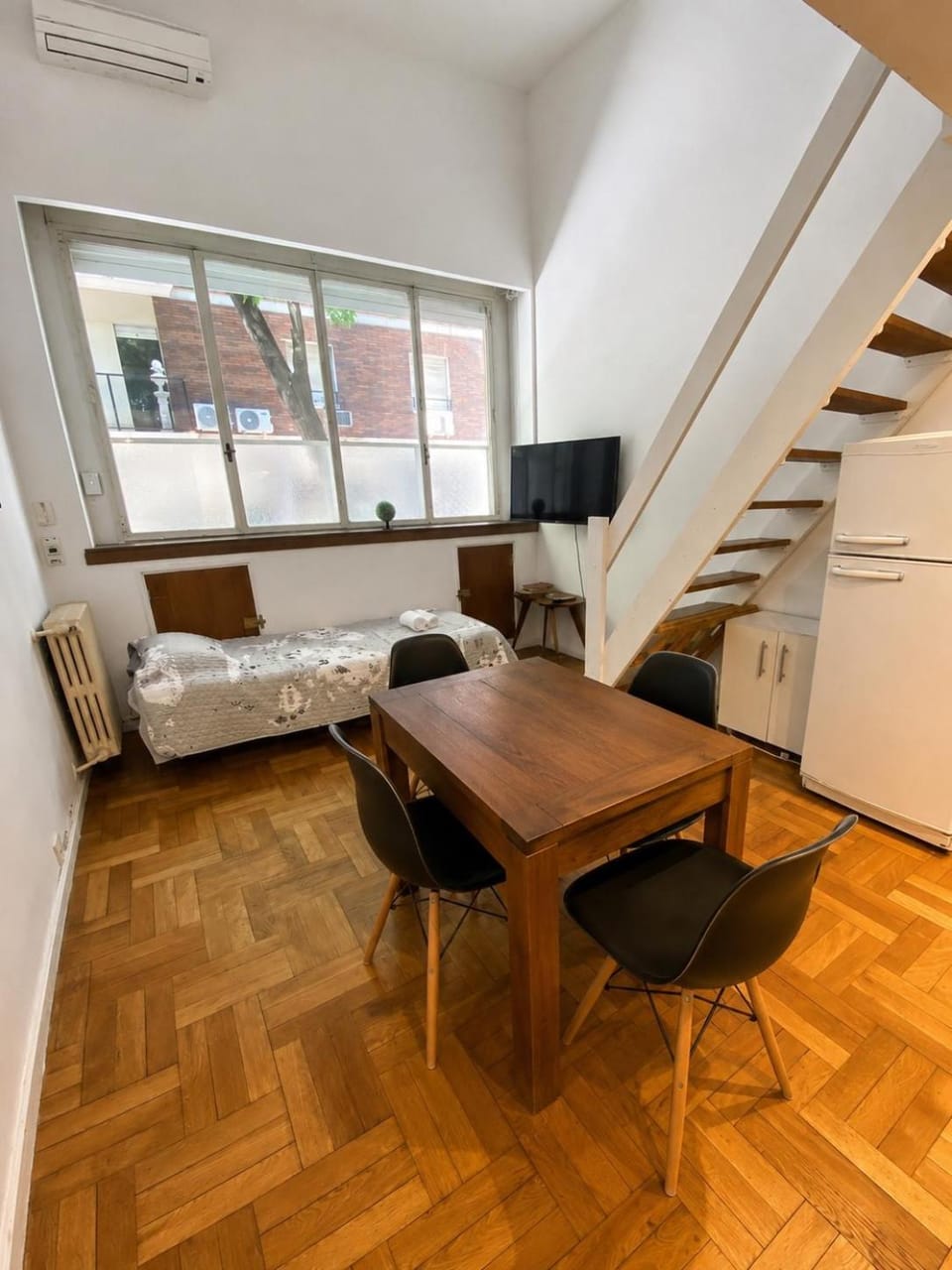 Bed, Living room