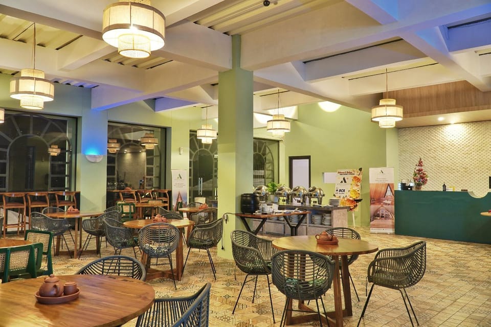 Restaurant/places to eat, Seating area